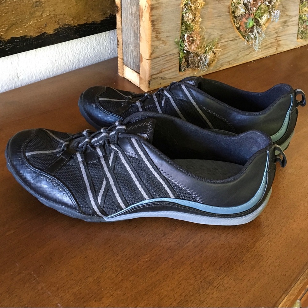 Privo by Clarks Slip On Athletic Shoe 8 1/2 Wide
